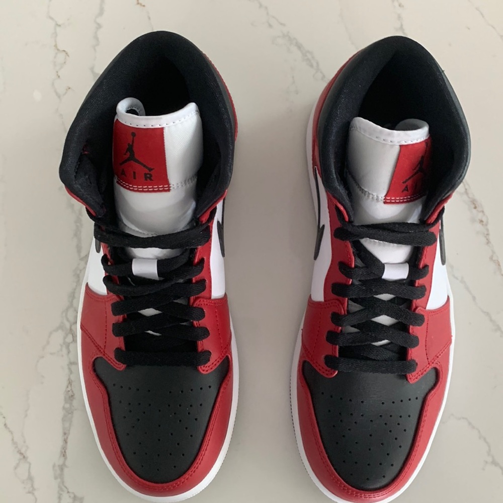 Air Jordan 1 mid